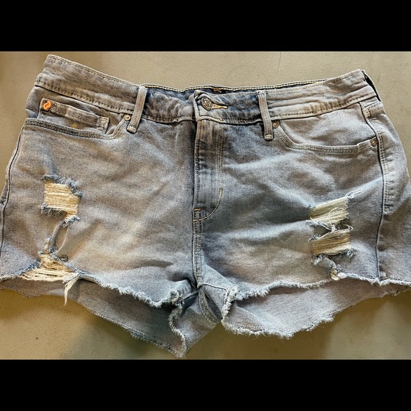Denizen from Levi's Pants - Denizen Levi Jean shorts size 15